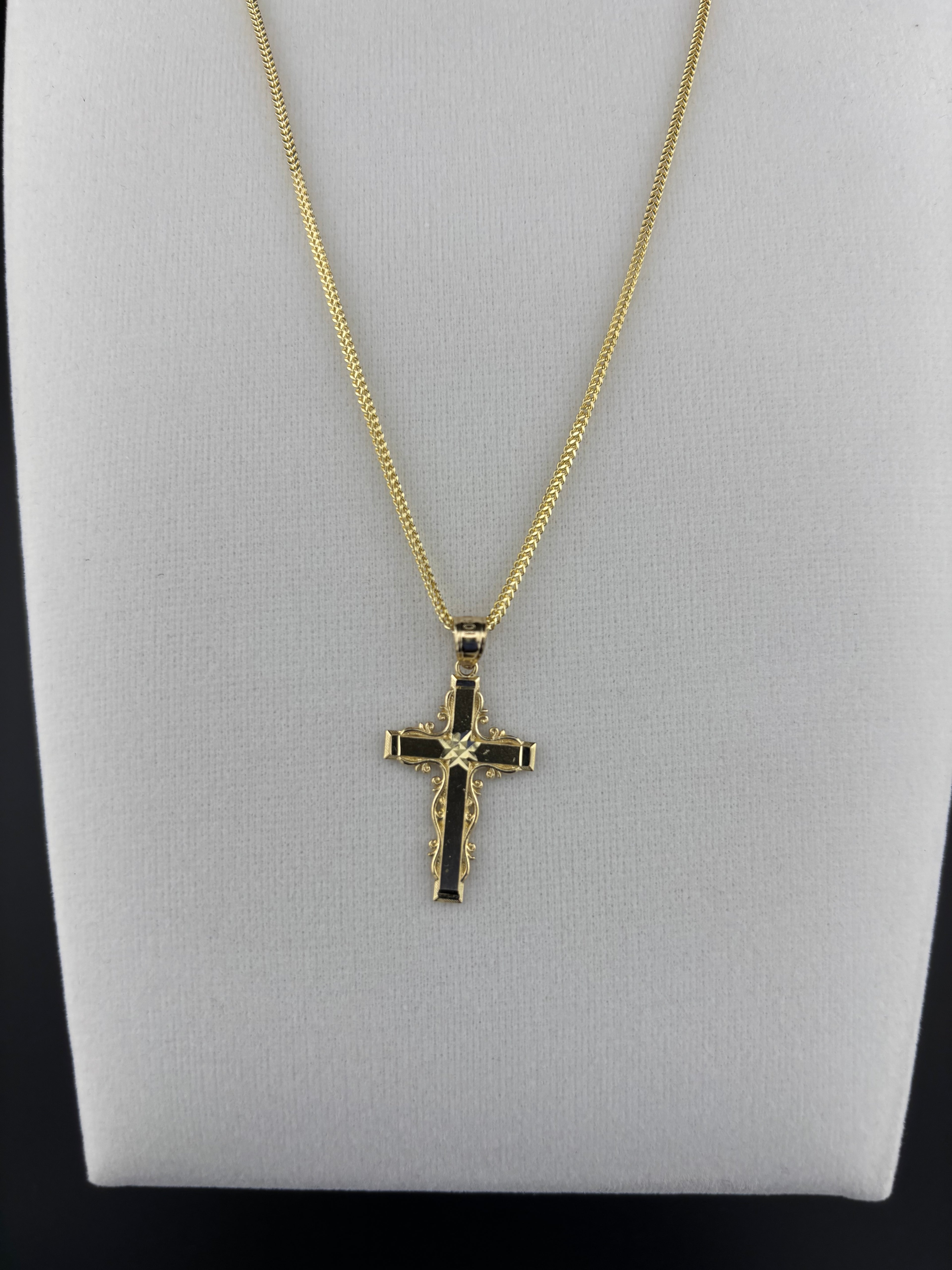 Cadena de Oro 10k estilo Franco con Dije de una Cruz