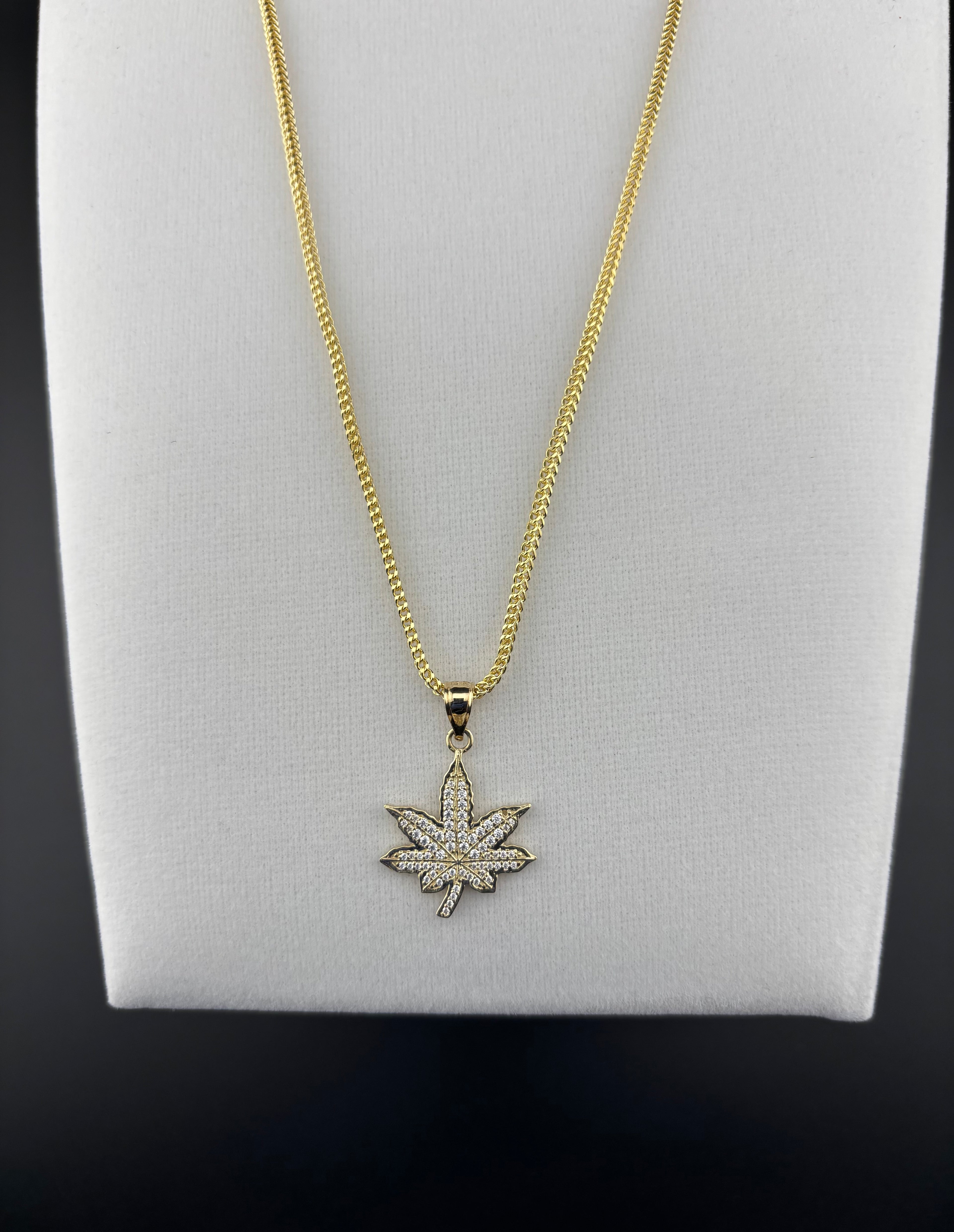 Cadena de Oro 10k estilo Franco con Dije de Hoja de Mariguana
