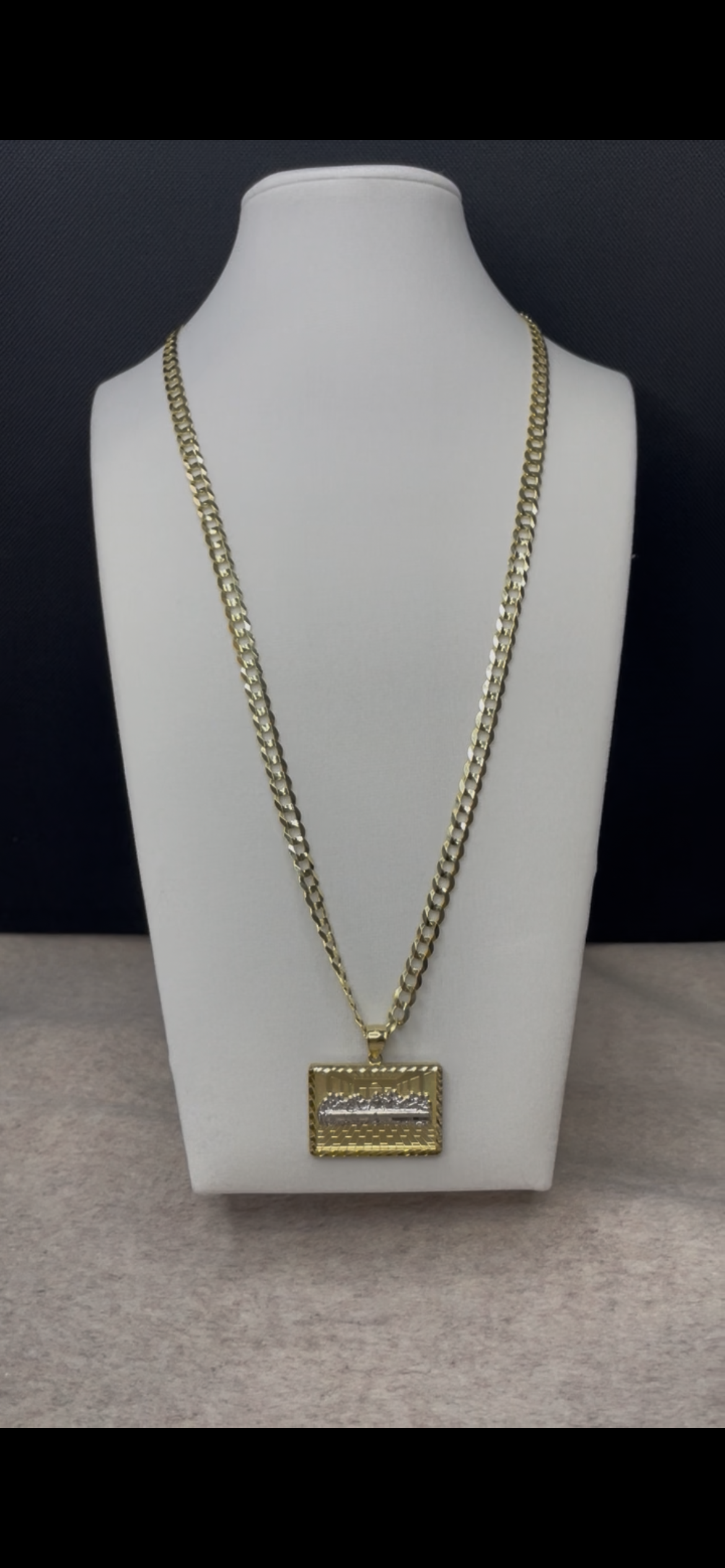 Corte de brillo 5.5mm 24”de ancho , con dije de última cena