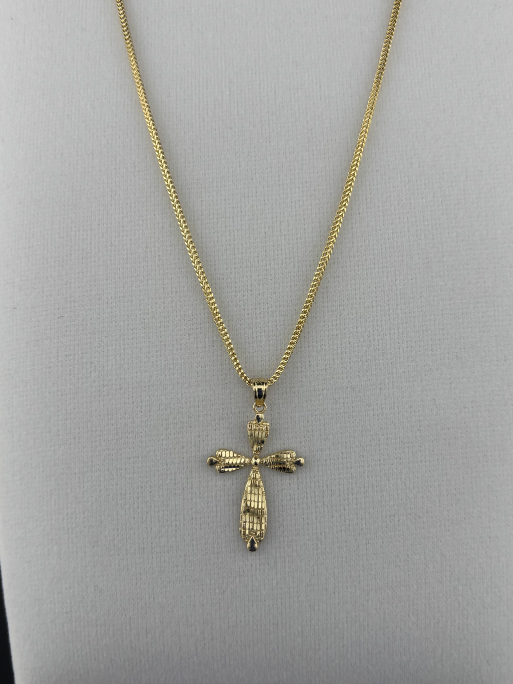 Cadena de Oro 10k estilo Franco con Dije de una Cruz