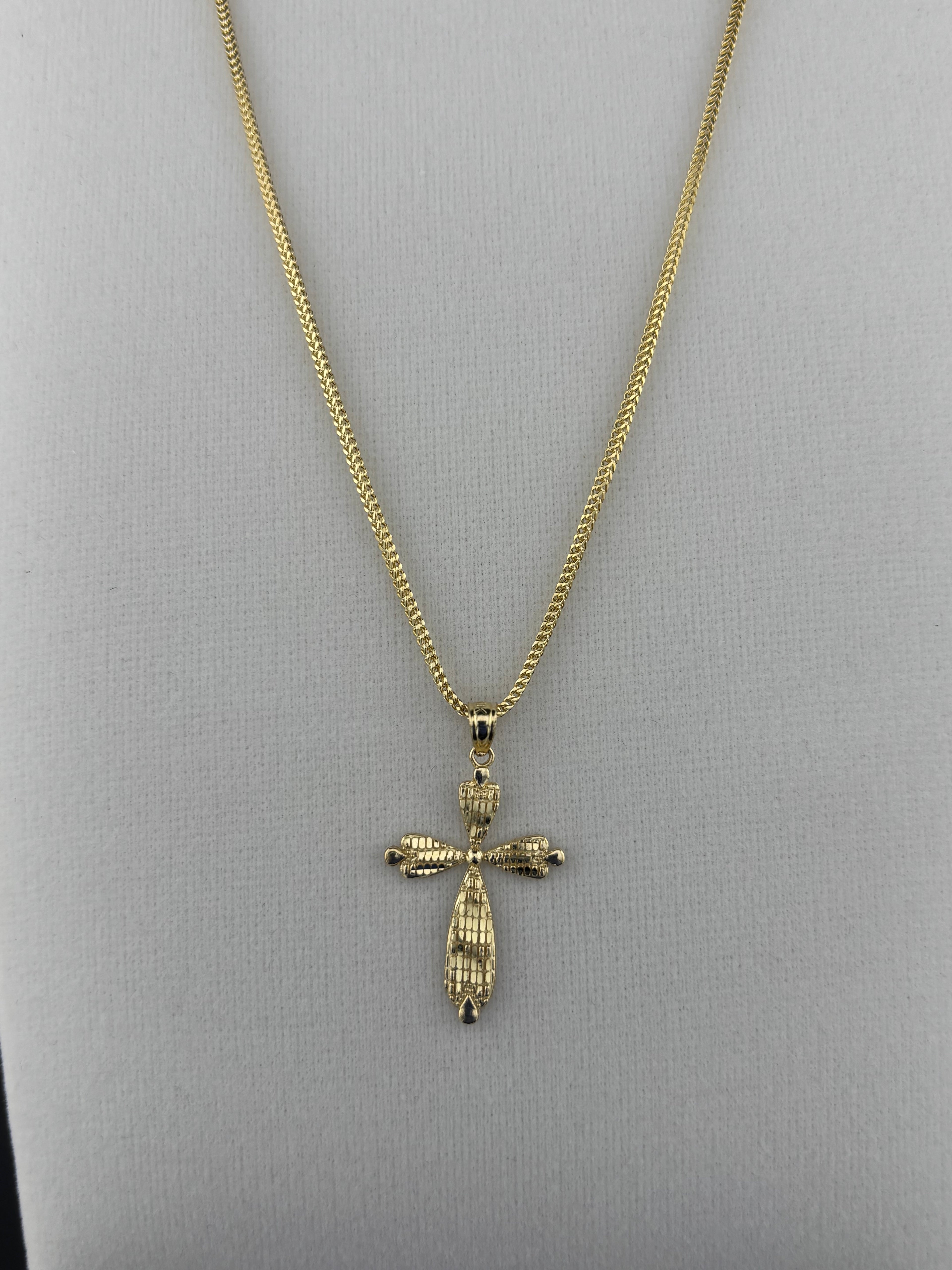 Cadena de Oro 10k estilo Franco con Dije de una Cruz